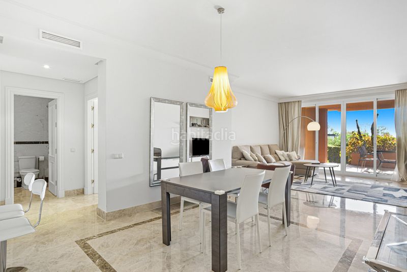 Foto fb318551-d76d-415b-82e4-01234a8a322e. Piso en Las Brisas Marbella