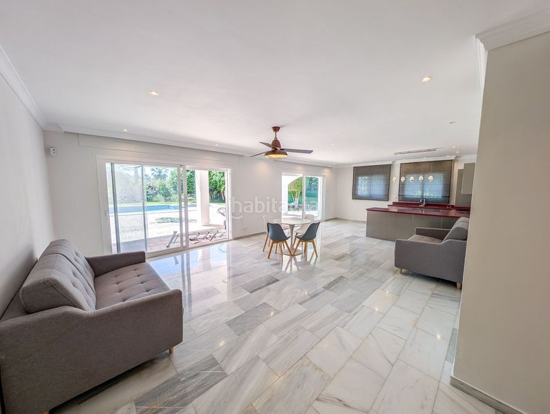 Foto 49dd405c-afd3-4863-ad61-e65fe029e188. Casa adossada amb aparcament a Las Brisas Marbella