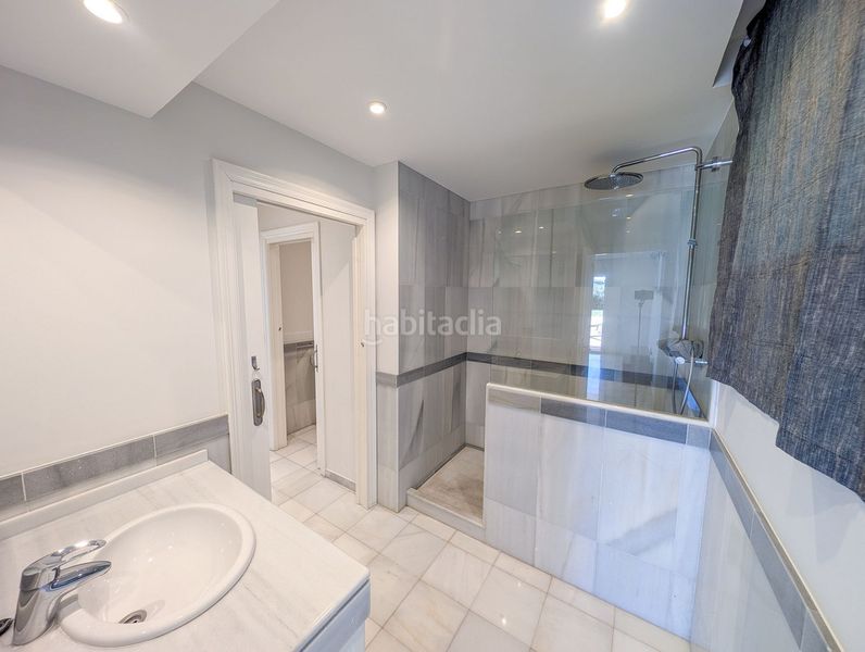 Foto 60fda71c-a5d8-42f0-b4e3-08a713005742. Casa adossada amb aparcament a Las Brisas Marbella