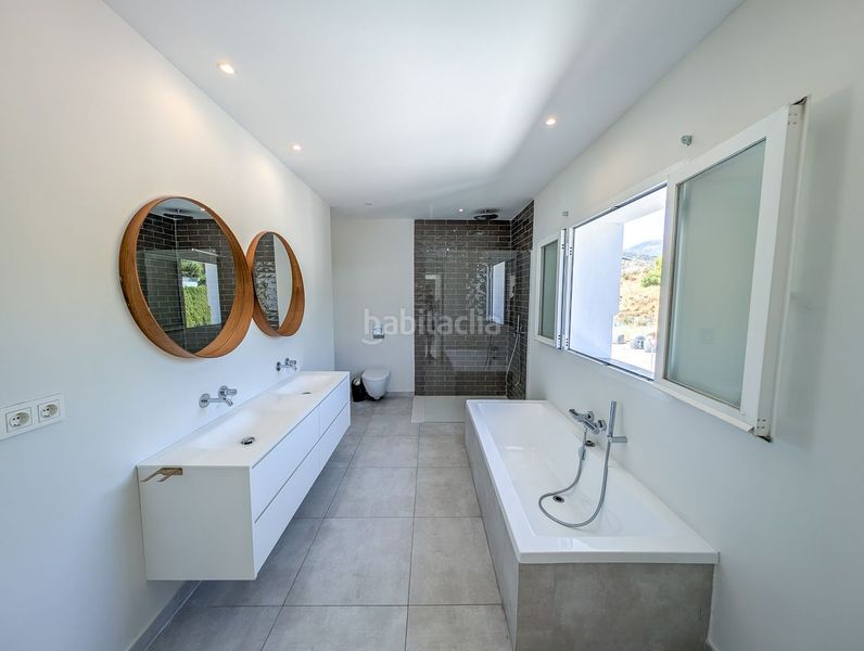 Foto b1b4f227-198b-4b56-b0bd-722da060296b. Casa adossada amb aparcament a Las Brisas Marbella