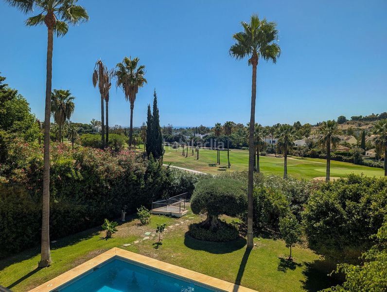 Foto b58f39f6-9b8d-4749-b708-fa49dc6d0bf0. Casa adossada amb aparcament a Las Brisas Marbella