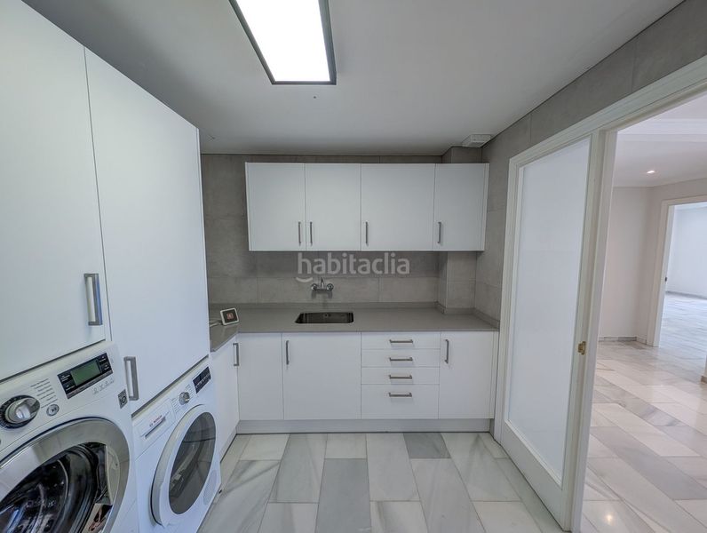 Foto b5d4cba7-cd56-4031-9231-87af1a78ddc2. Casa adossada amb aparcament a Las Brisas Marbella
