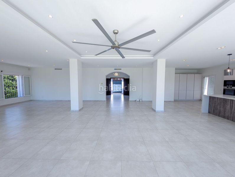 Foto b7864523-e6c1-406c-bd76-8352df45bd32. Casa adossada amb aparcament a Las Brisas Marbella