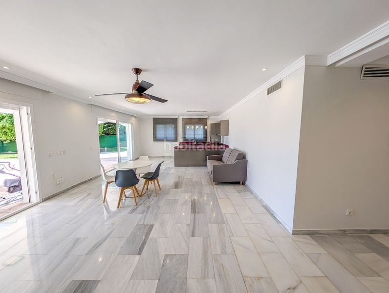 Foto b9d58a3e-ae97-4c30-9462-c7412cc01195. Casa adossada amb aparcament a Las Brisas Marbella