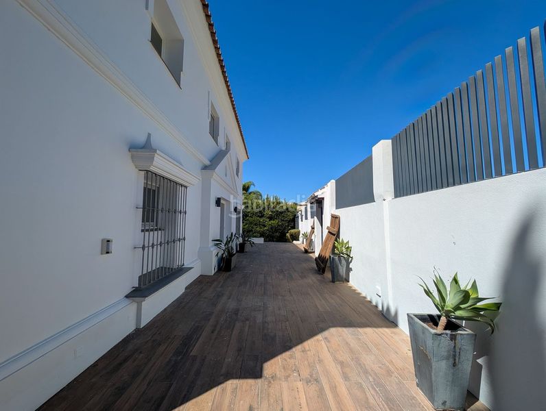 Foto dd99ad83-817e-4cce-b134-4627bcb03c11. Casa adossada amb aparcament a Las Brisas Marbella