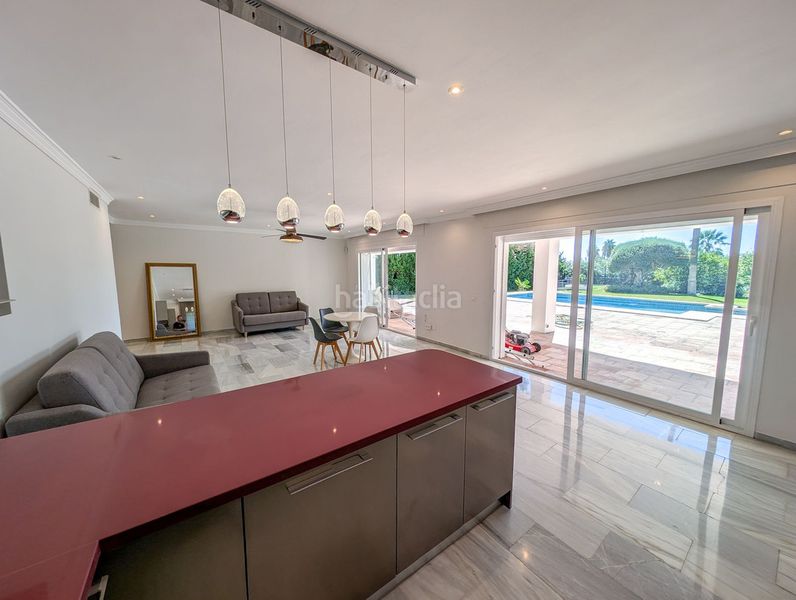 Foto e59bf003-0028-4523-9101-7d3b5b46d4d2. Casa adossada amb aparcament a Las Brisas Marbella