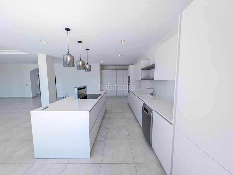 Foto ed53ee4b-d826-4512-bf35-f5f3676c78b1. Casa adossada amb aparcament a Las Brisas Marbella