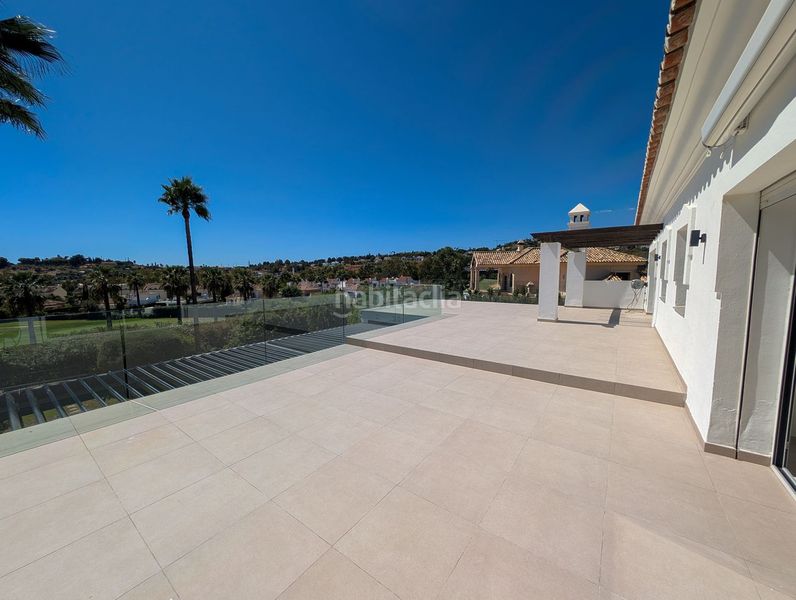 Foto fcf9a51a-9b1c-4dac-835c-2e4f0dc8d50a. Casa adossada amb aparcament a Las Brisas Marbella