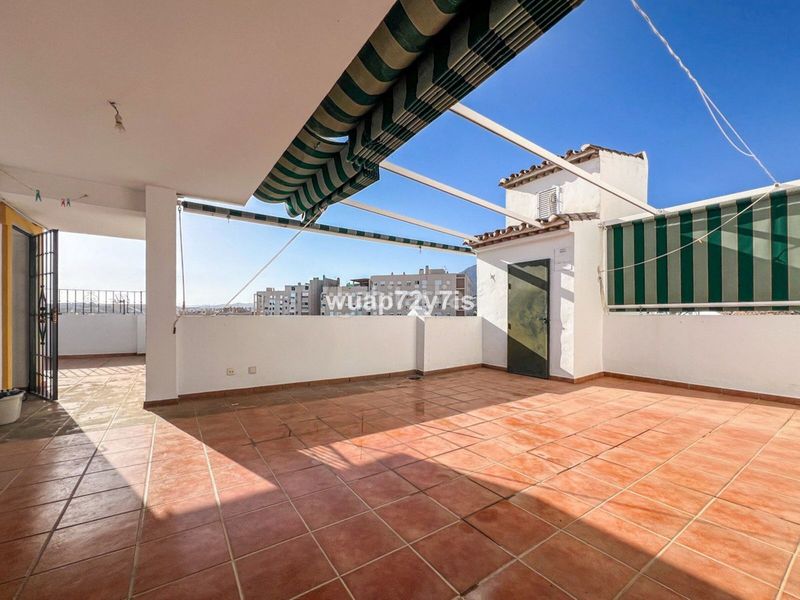Foto 2456dc16-12d3-40cd-92e0-ec09112ad0f8. Casa adosada en Centro Estepona