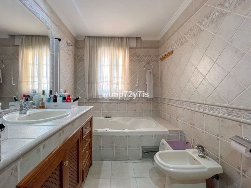 Foto 51ccce27-a778-487c-8a37-9f0f2e423f33. Casa adosada en Centro Estepona