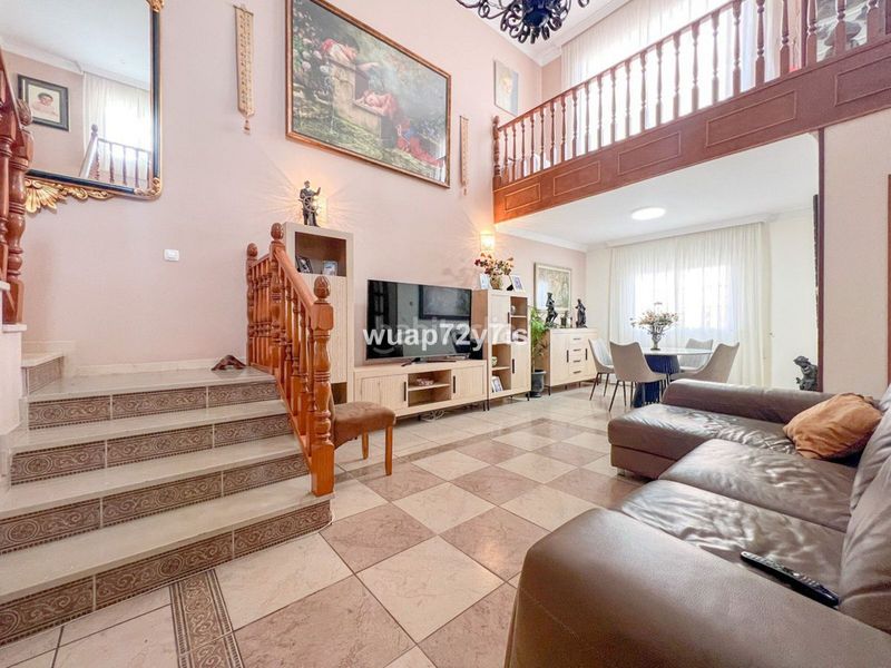 Foto d8c792ad-13e6-45dd-ac7a-e685f28dacab. Casa adosada en Centro Estepona