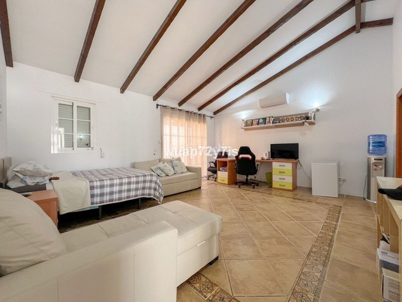 Foto ee014c11-2bc7-4bad-82ec-748fc81f6b94. Casa adosada en Centro Estepona