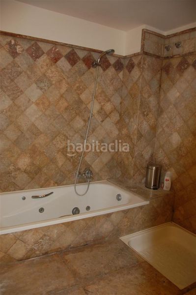 Foto 6a587f83-1026-4018-a011-4a5fbd60697f. Pis a La Carolina - Guadalpín Marbella