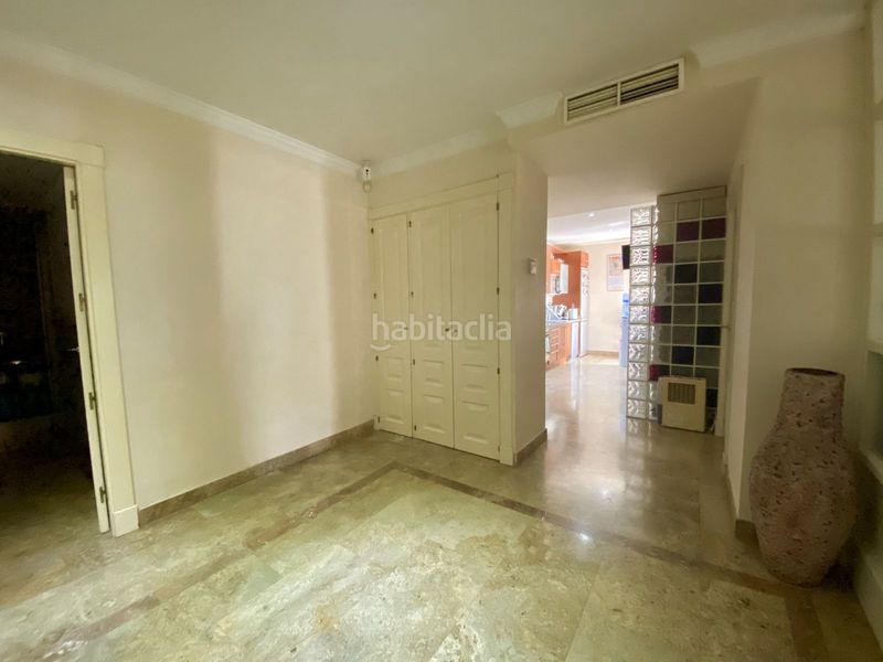 Foto ba0e1398-2d78-41d5-8386-483f8d1fd3f5. Pis a La Carolina - Guadalpín Marbella