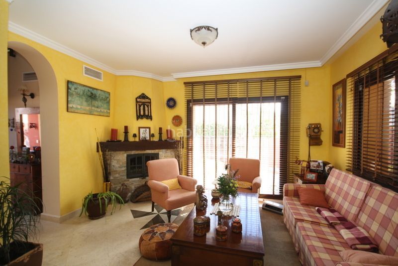 Foto b606c1ca-e9f2-48b5-a3d5-42100c0b793a. Casa adossada a Las Chapas - Alicate Playa Marbella