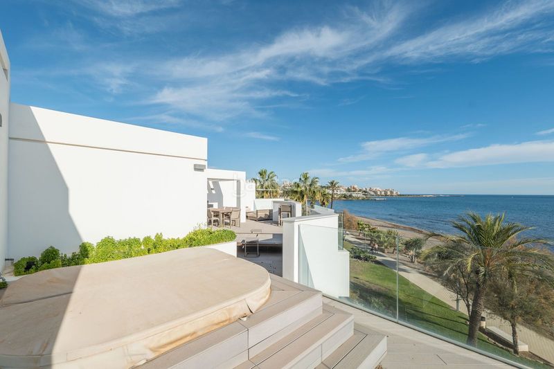 Foto 33513dc2-db16-49cf-a2ca-212445282540. Casa adossada a Centro Estepona