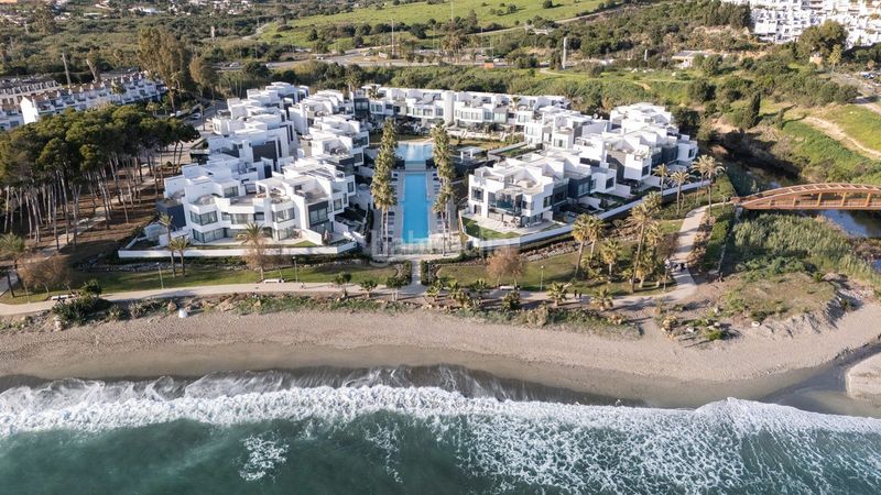 Foto 65416d19-f2ca-4812-98cb-28232d54d395. Casa adossada a Centro Estepona