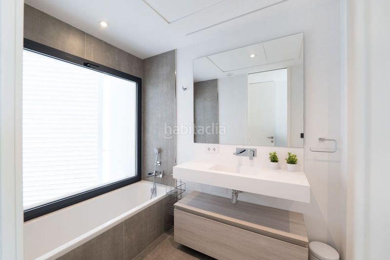 Foto 93c6647b-464a-406f-a1fd-797631ebcdd3. Casa adossada a Centro Estepona