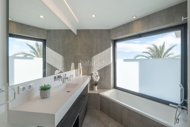 Foto b3a14331-f949-4f96-baf3-528a26951bf7. Casa adossada a Centro Estepona