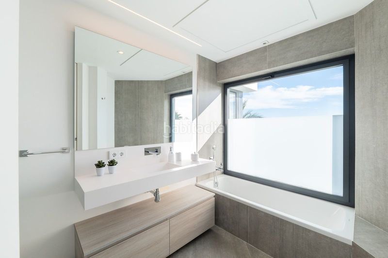 Foto e374e160-d11f-4707-8a15-80d7383e6871. Casa adossada a Centro Estepona