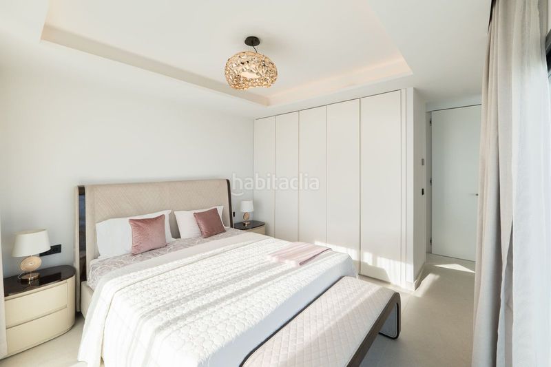 Foto f6979fec-c5ef-4731-a85a-be271a3ae4e0. Casa adossada a Centro Estepona