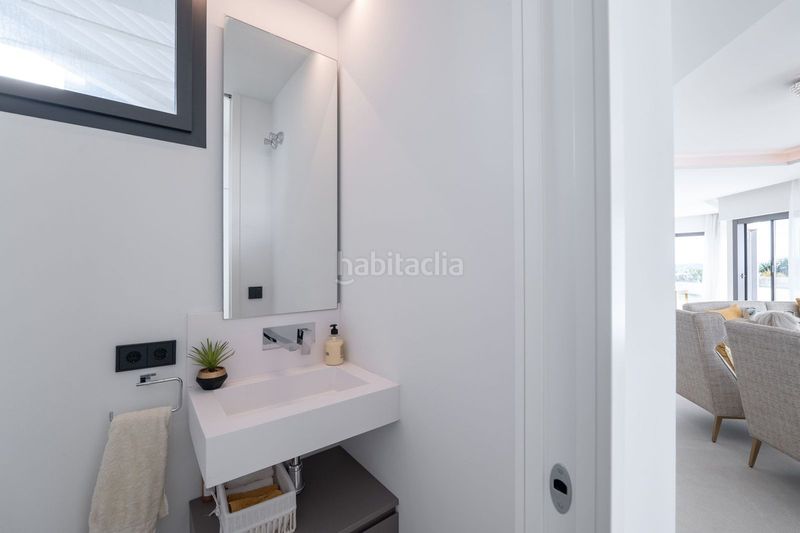 Foto f6a04367-aa8d-437c-8c1c-330d2c0a39ef. Casa adossada a Centro Estepona