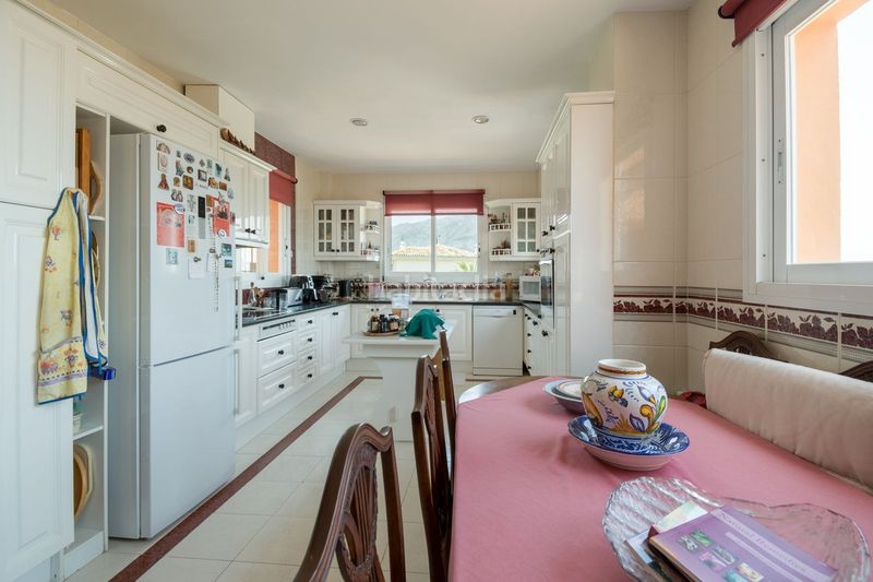 Foto 5f2279f2-3e74-4b15-9e74-3aae07343059. Piso en Las Brisas Marbella