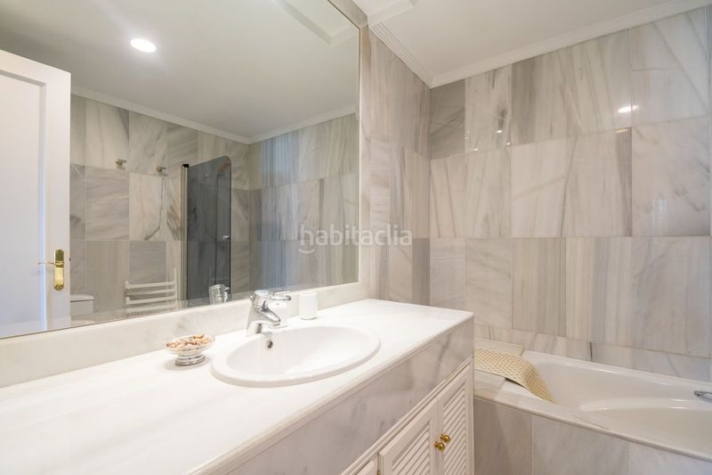 Foto dcea63fd-6aad-4b72-9a73-531da403261d. Piso en Las Brisas Marbella