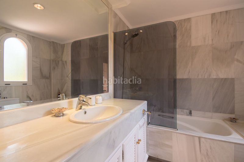 Foto fa7e8d56-eb53-483e-b1ab-681fbdf9a664. Piso en Las Brisas Marbella