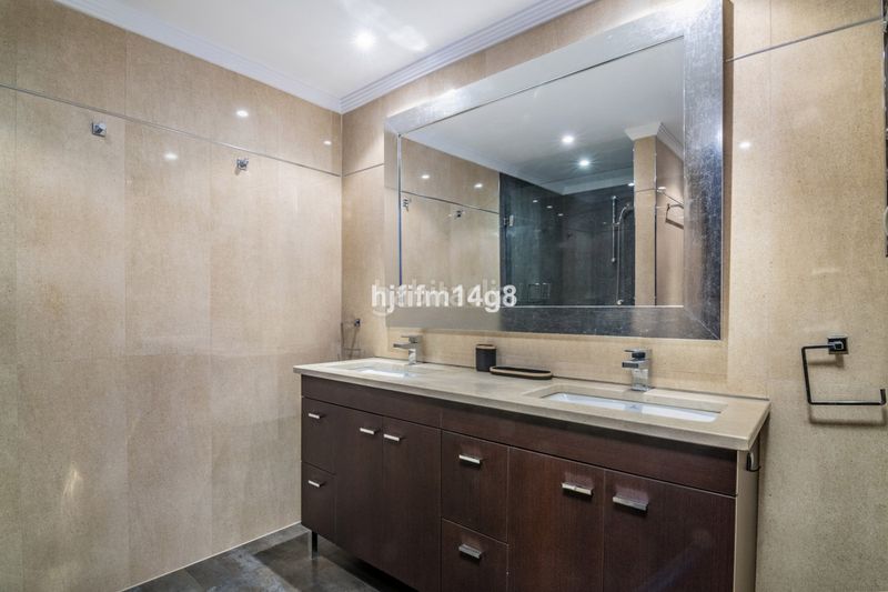 Foto 378b9f6e-c3d3-4388-aa28-ed54eea05a5b. Piso en Las Brisas Marbella
