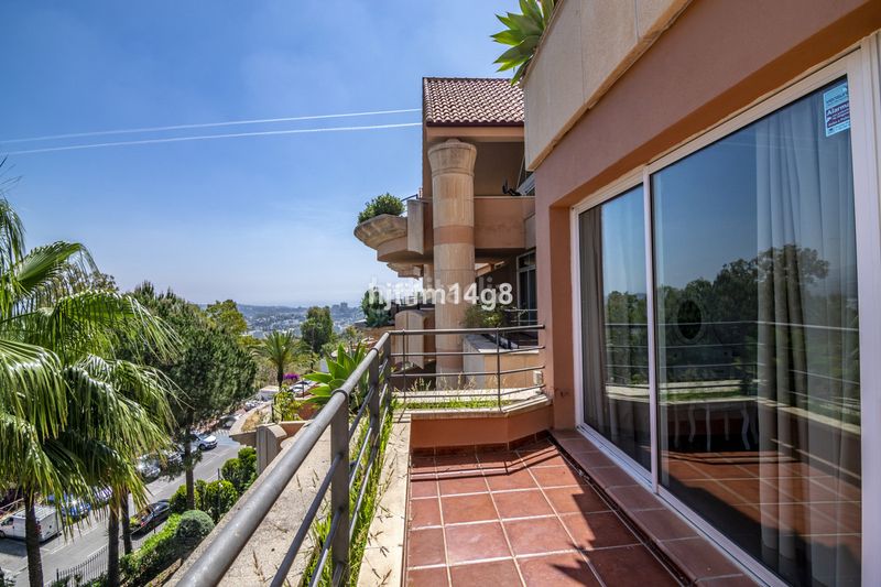 Foto 84e1ef6a-d806-42bb-b4a8-2ffdf5af6be1. Piso en Las Brisas Marbella