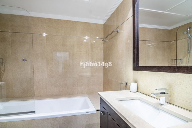 Foto f6ef226e-e312-4079-a258-edc39970f545. Piso en Las Brisas Marbella