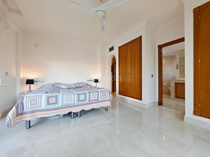 Foto b554062a-aa1a-402e-9901-fd2d2e593ad2. Piso en Las Brisas Marbella