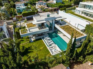 Semi detached house in Las Brisas