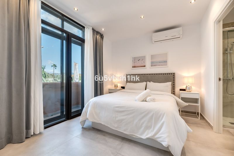 Foto 0ac46912-96d4-4b0b-ab45-aa48134b6e7c. Pis a Centro Estepona