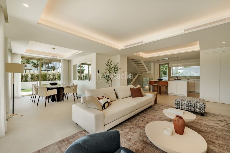 Foto 196e20b4-1f6d-4855-b303-fe9ba3d0fd53. Pis a La Carolina - Guadalpín Marbella