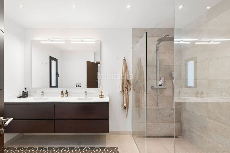 Foto 4cf89a34-a225-4310-bb9d-93f9a2f03b2d. Casa adossada a Las Brisas Marbella