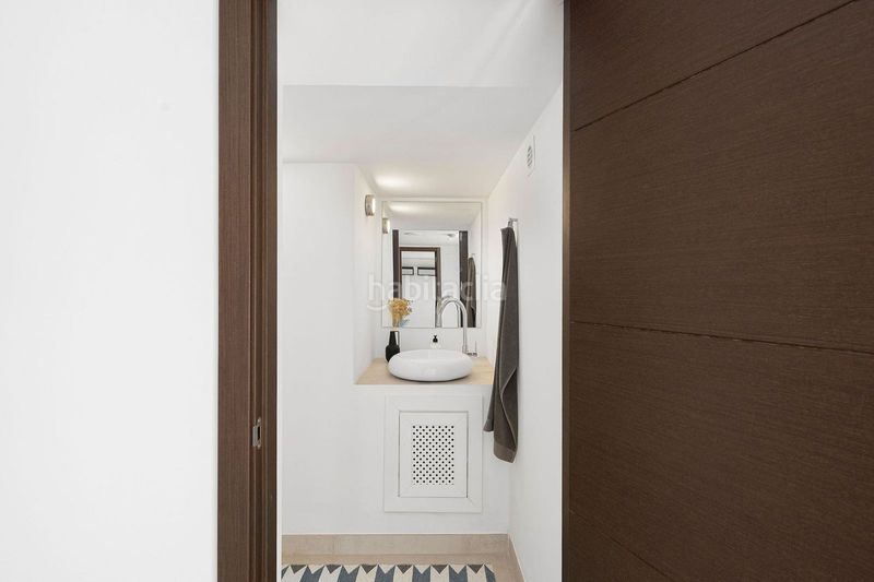 Foto c566feae-a864-4e11-802a-5f609d8367f1. Casa adossada a Las Brisas Marbella