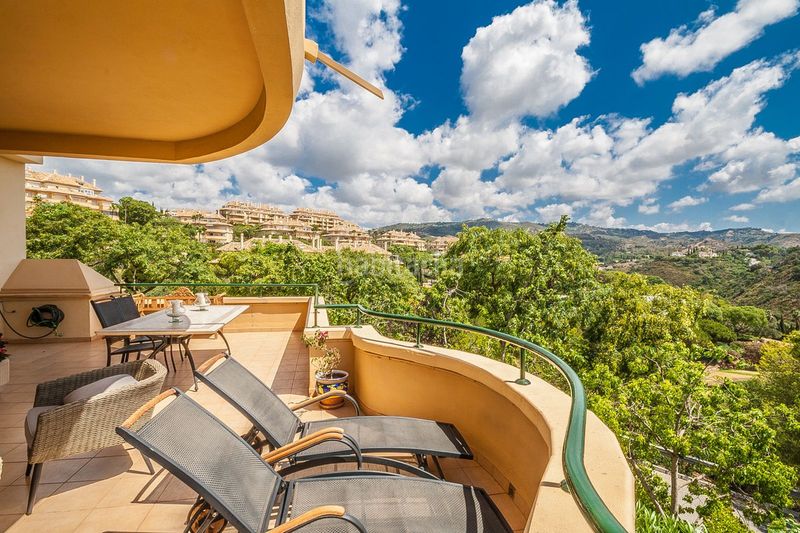 Foto fe4d1082-631f-4141-b54e-2d2dc659fd93. Piso en Elviria Marbella