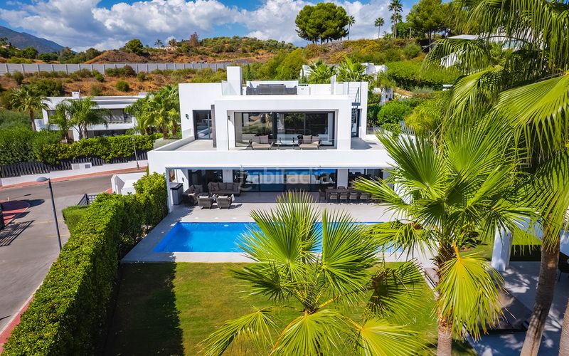 Foto d9173162-cb3b-48a9-97b7-3d6c72034870. Casa adossada a Las Brisas Marbella