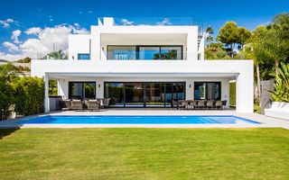 Semi detached house in Las Brisas