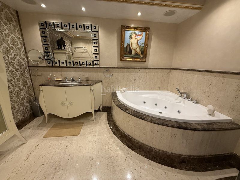 Foto ab902dd8-7ba9-4982-bcb1-294d2398135f. Pis a Puerto Banús Marbella