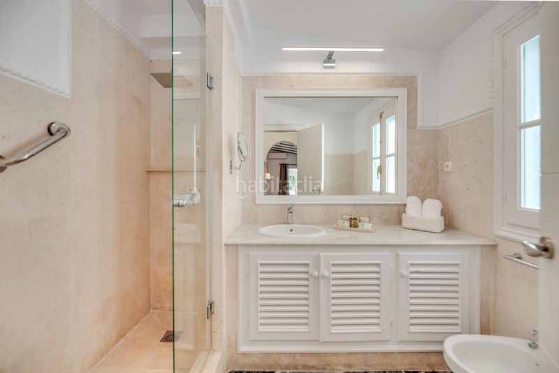 Foto 0b562a42-3098-4a19-ba94-59b9c692f378. Casa adossada amb aparcament a Las Brisas Marbella