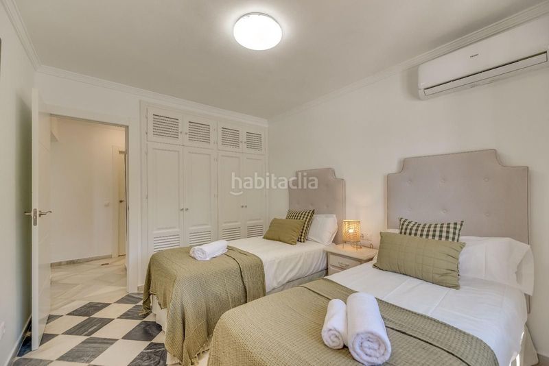 Foto 494a65bd-bd26-4dd2-ac29-ae89632bc436. Casa adossada amb aparcament a Las Brisas Marbella