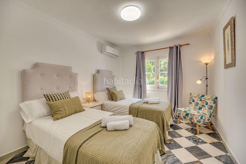 Foto 644f942e-a357-468e-ac05-27d1223f001b. Casa adossada amb aparcament a Las Brisas Marbella