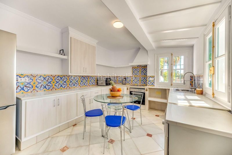 Foto e89966de-f018-47d6-b932-43e9e52f2957. Casa adossada amb aparcament a Las Brisas Marbella