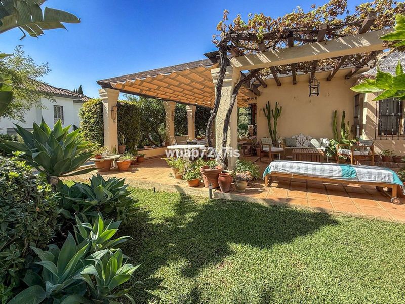 Foto 19fe89ca-e788-4b19-a946-8ecc6d9b4bf9. Casa adossada a Sierra Blanca Marbella