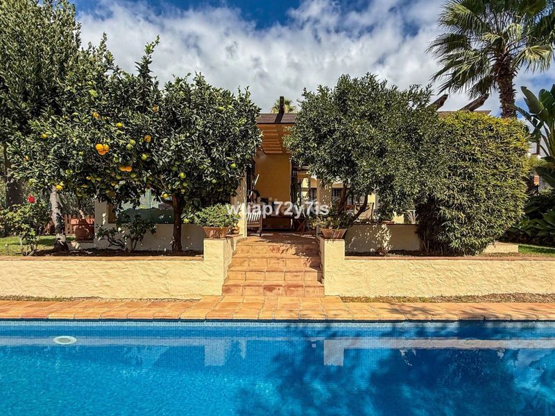 Foto 3019eb49-033d-4ea5-82fa-0912338b1992. Casa adossada a Sierra Blanca Marbella