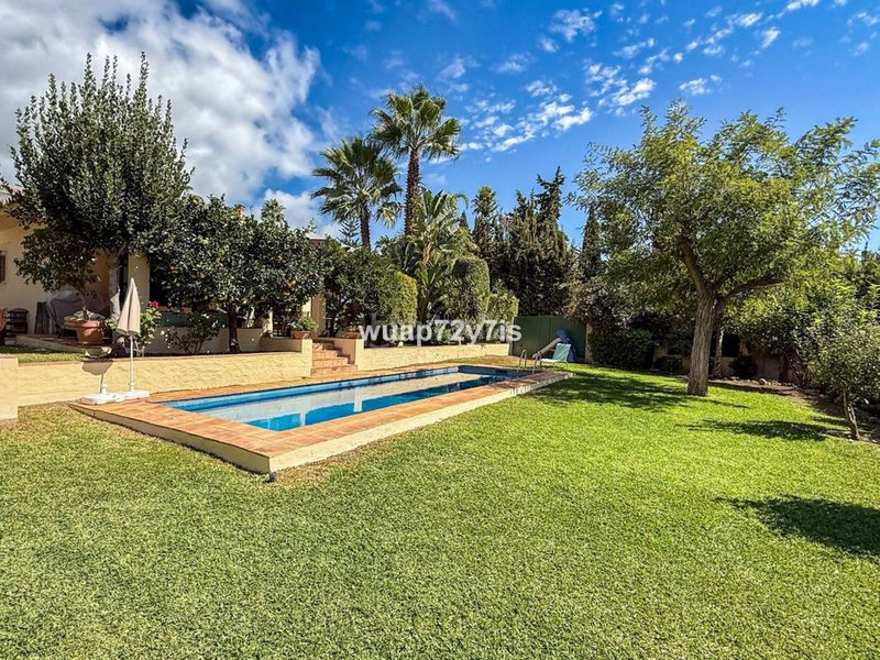 Foto 397f2db5-4caf-4fce-8967-6de5734a0ebd. Casa adossada a Sierra Blanca Marbella