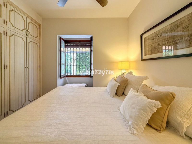 Foto 663bfbb9-d3e0-458d-aa11-5c2032a4b8a8. Casa adossada a Sierra Blanca Marbella
